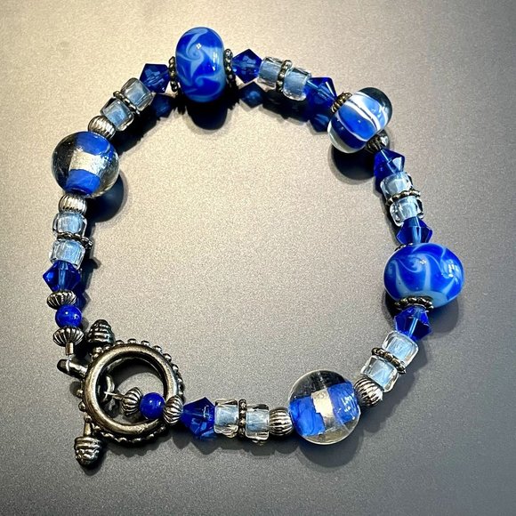 Stunning Blue & White Art Glass Beaded Toggle Bracelet - Picture 4 of 7